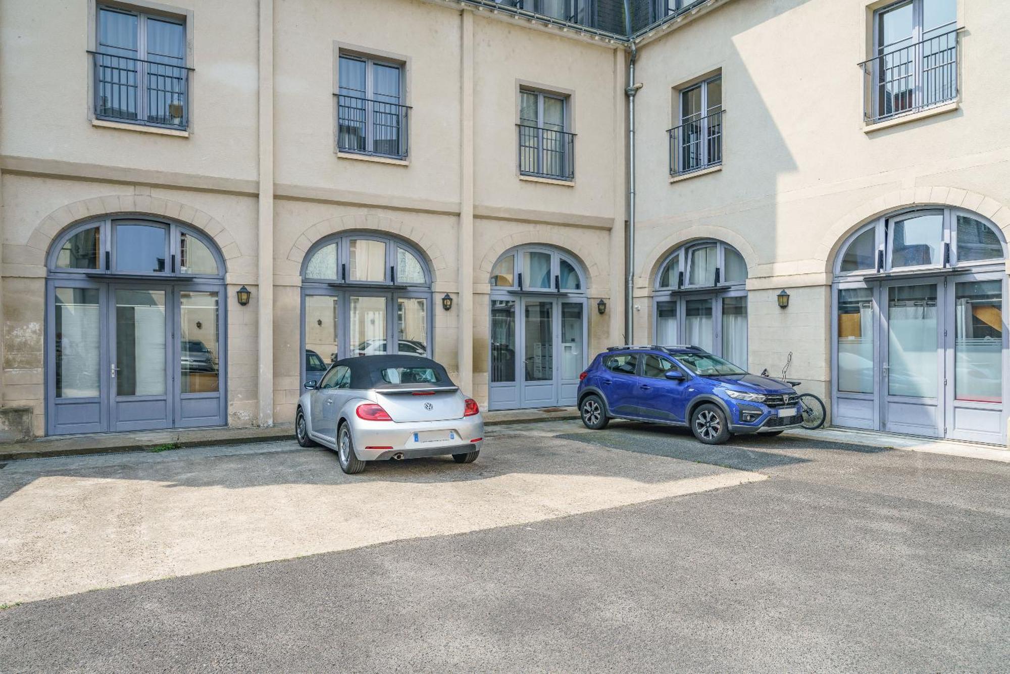 Le Baleschoux - Parking - Prestiplace Collection Tours Exterior photo